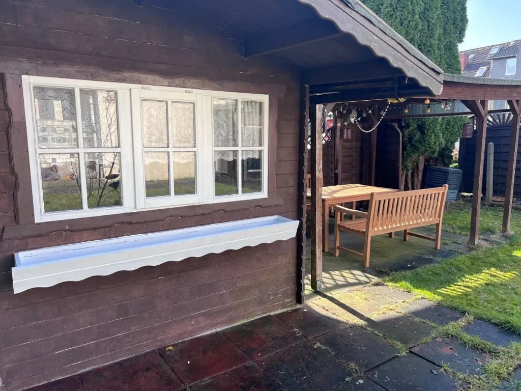Garten mit Terrasse an der Ferienwohnung Deck 6 Güden Pearl